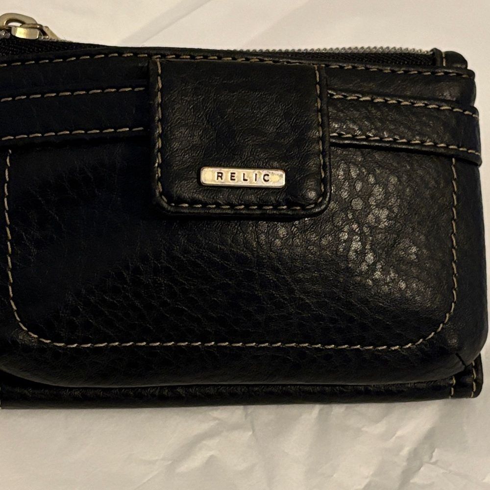 Relic Black Compact Wallet - Picture 4 of 11